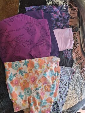 Set Of 6 Women’s Scrub Tops